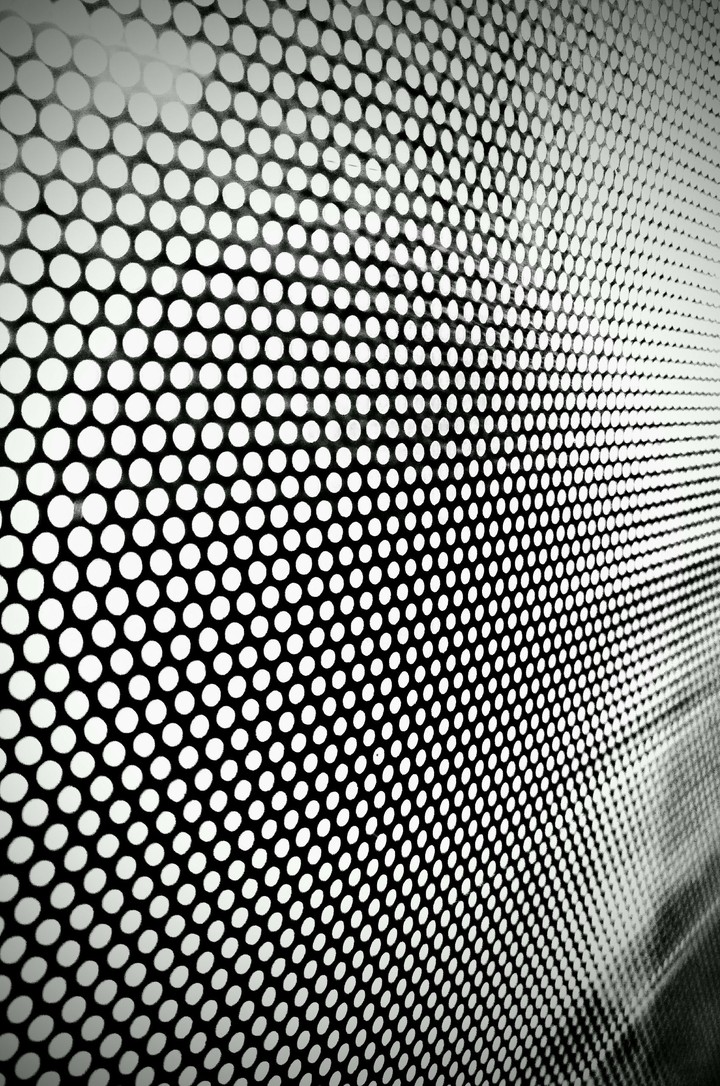 Monochrome mesh