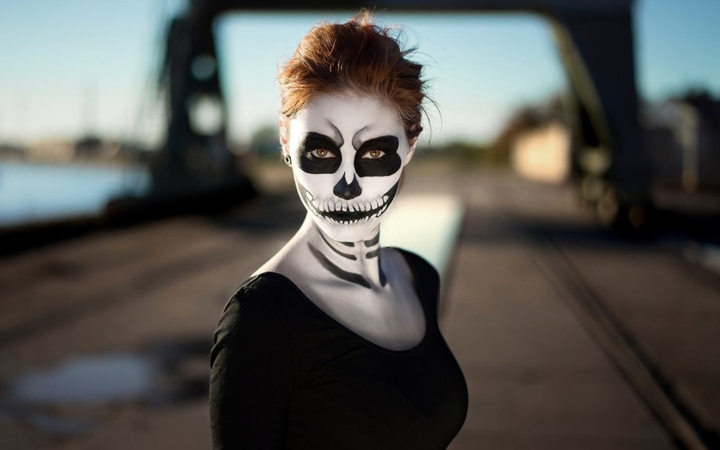 Skull face girl