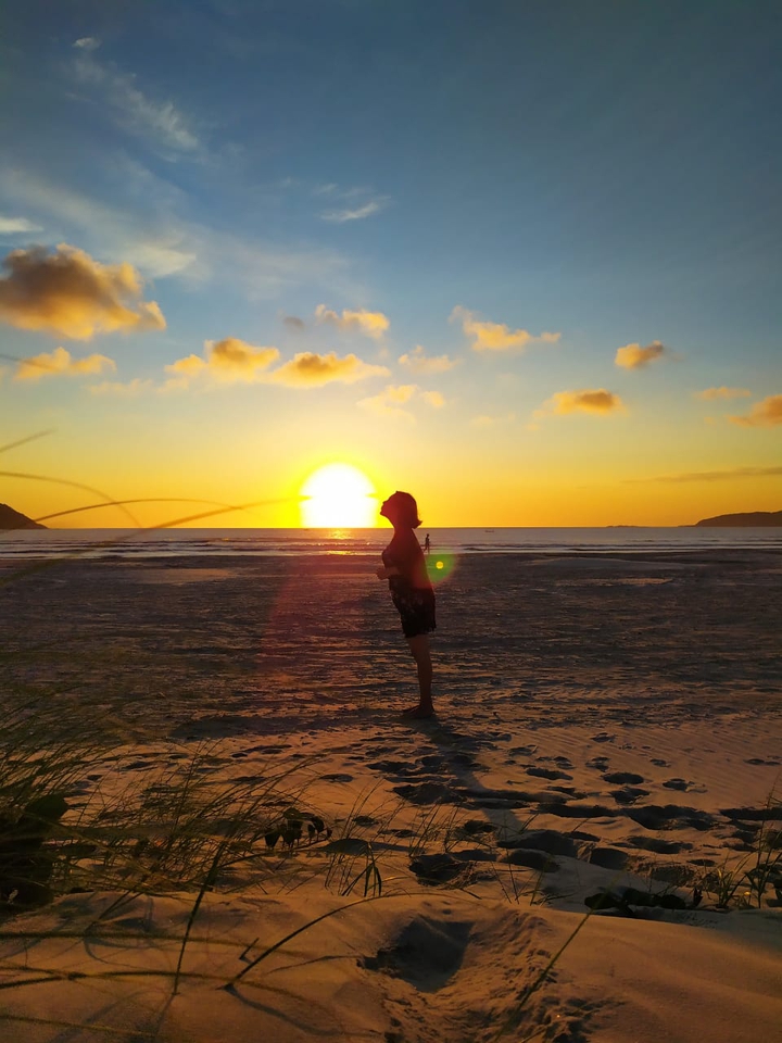 pôr do sol aqui