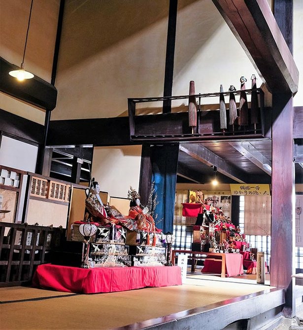 Hinamatsuri displays