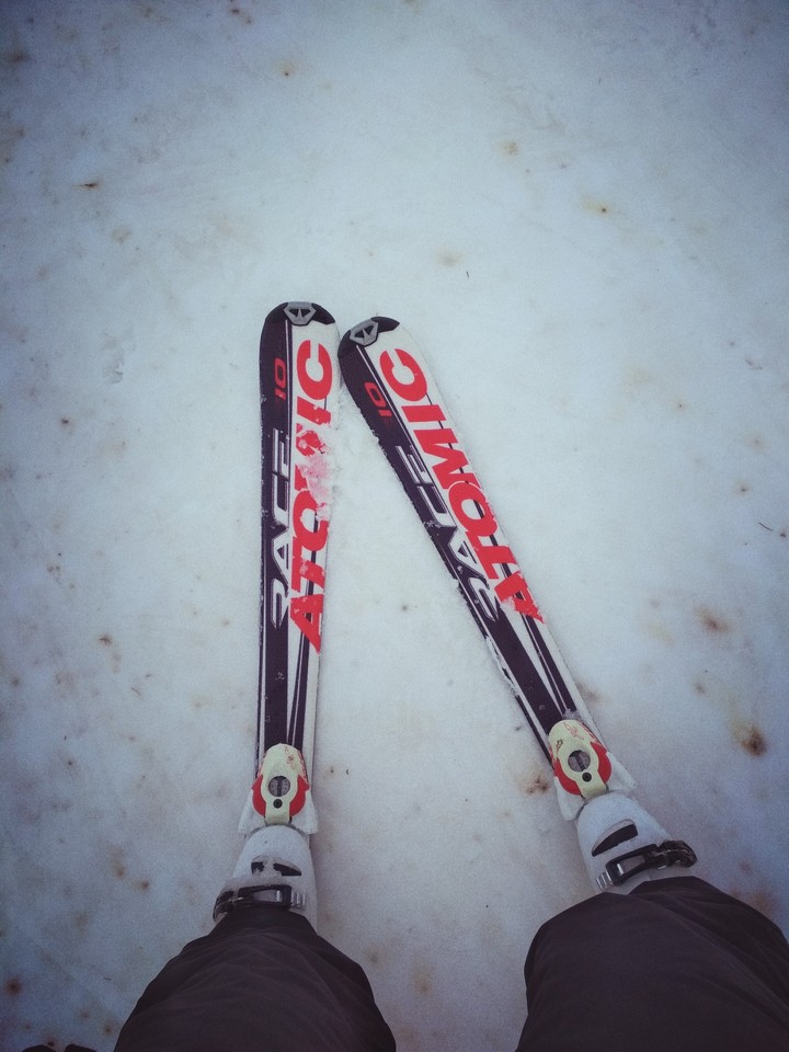 skis