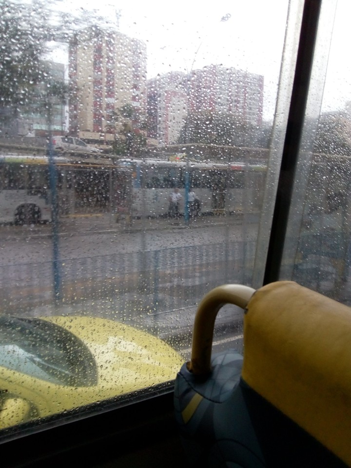 chuva  (rain)