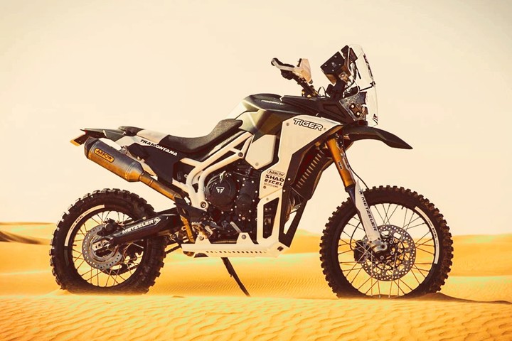 Triumph tiger 800 transmontana