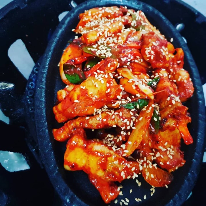 매콤제육볶음(甘辛、豚肉炒め)