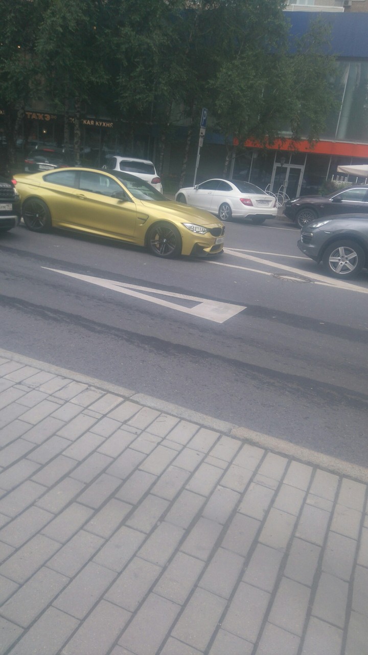 BMW m4 f82 gold