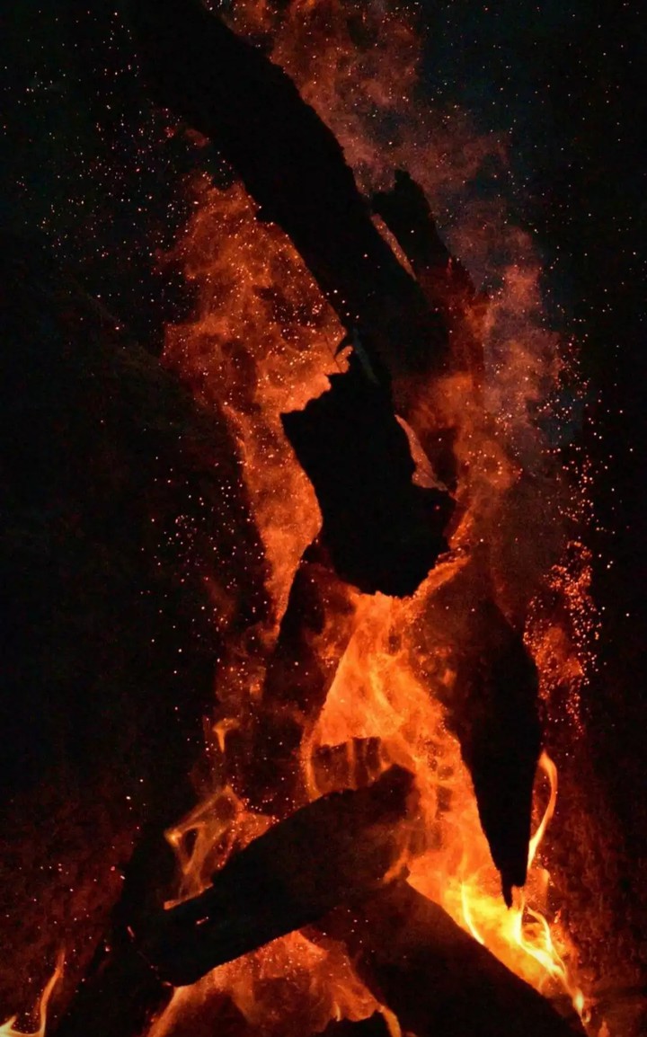 Coming out flames