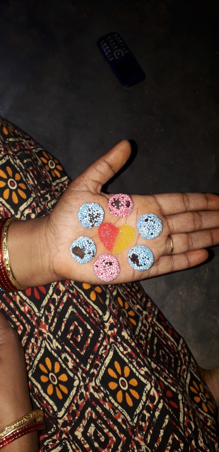 my click my sister hand