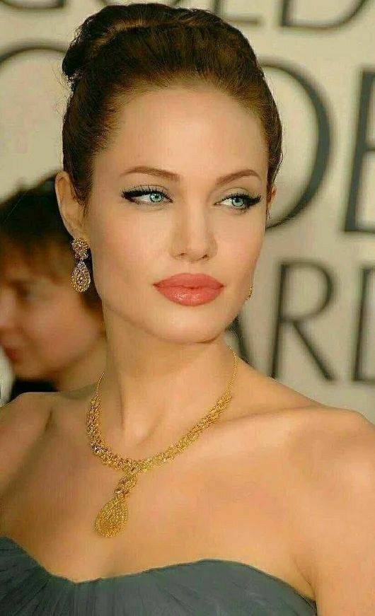 angelina jolie gueen