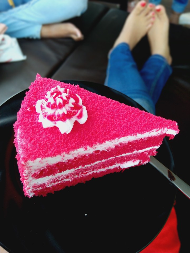 I love to eat pastry ??nd u??