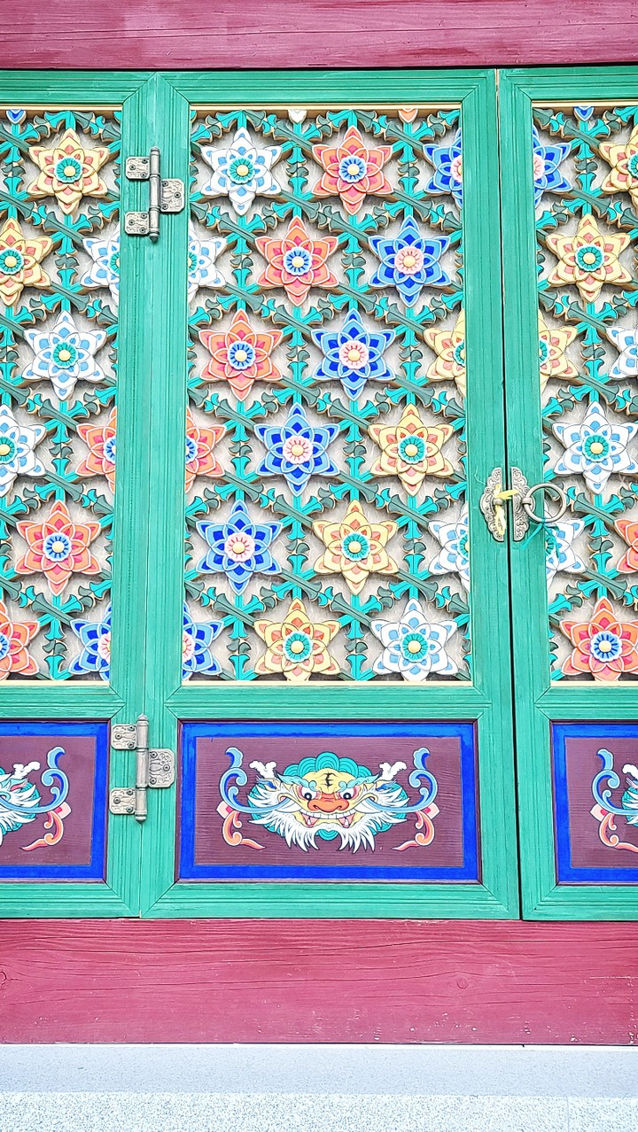 Korea temple door 꽃살문