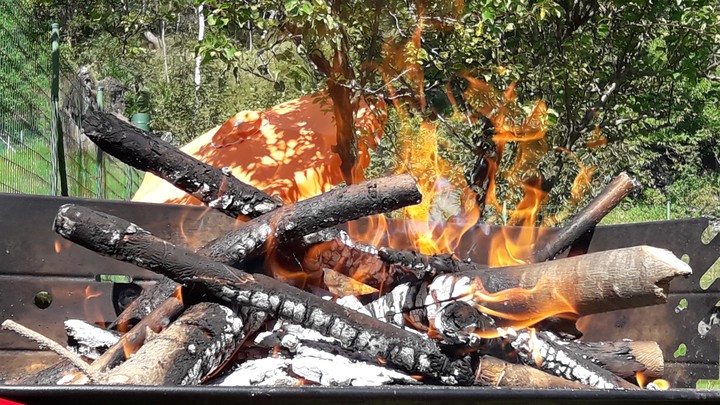 barbeque fire