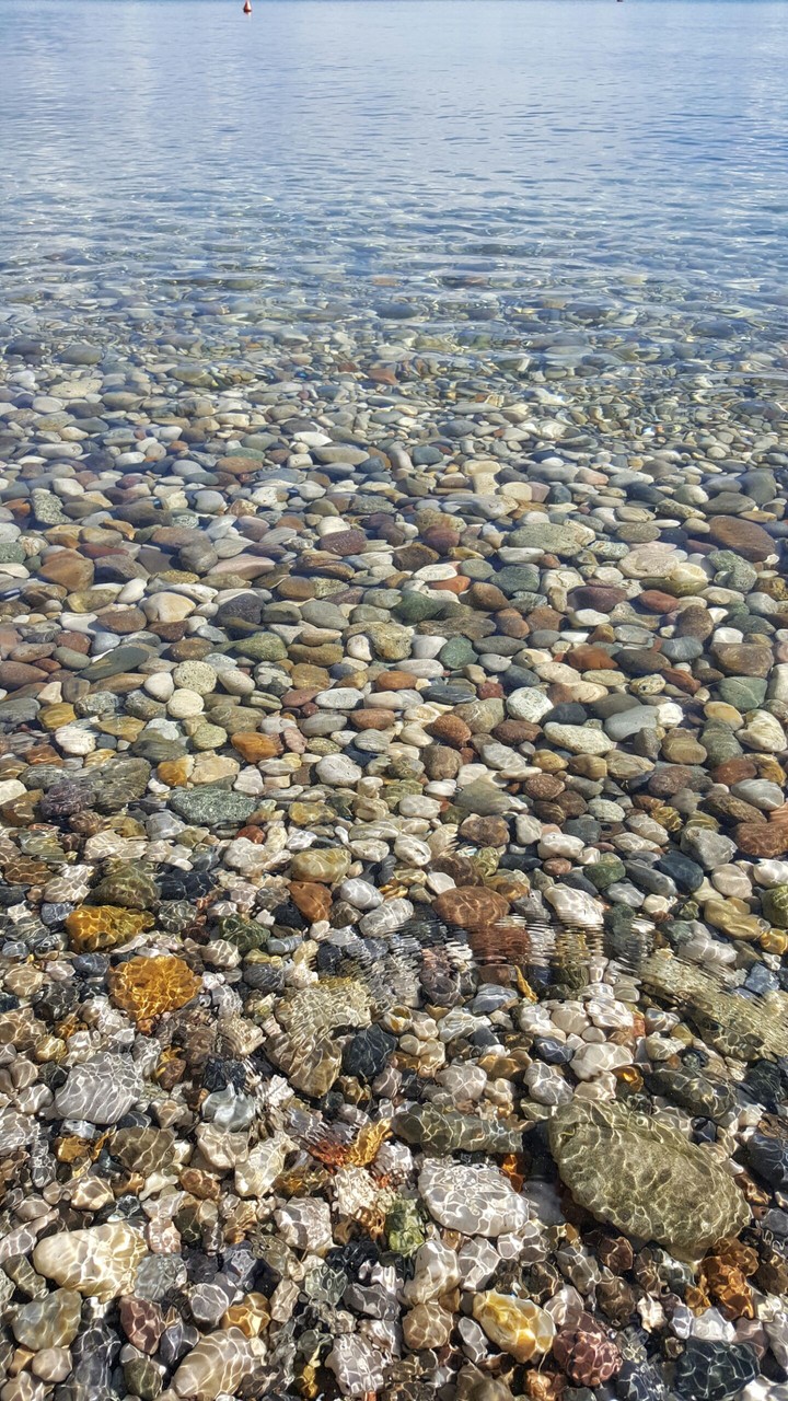 the transparent garda lake