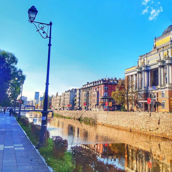 City and Autumn