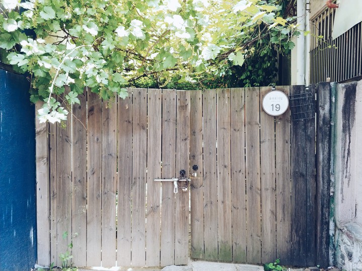 gate