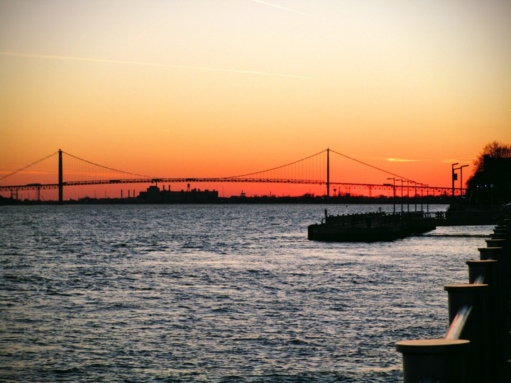 Sunset@ US Canada bridge