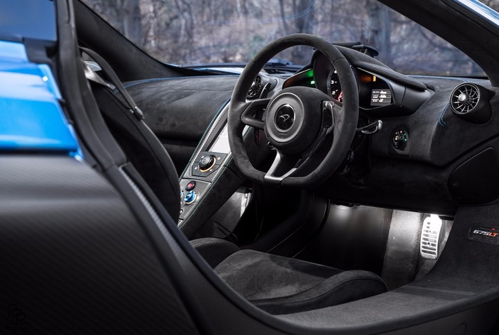 McLaren 675LT Spyder interior