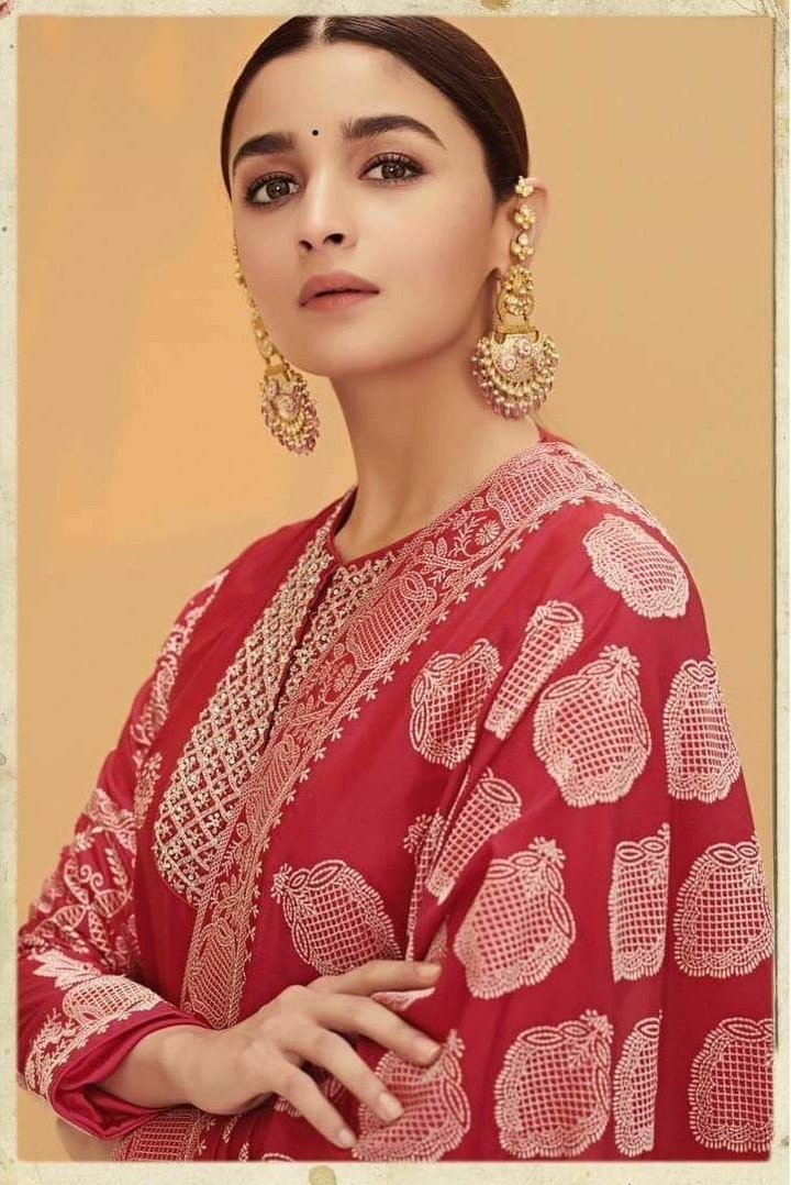 Alia in red