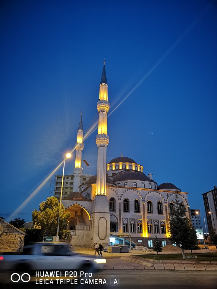 sarı camii
