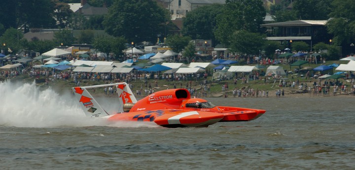 The hydroplane boat
