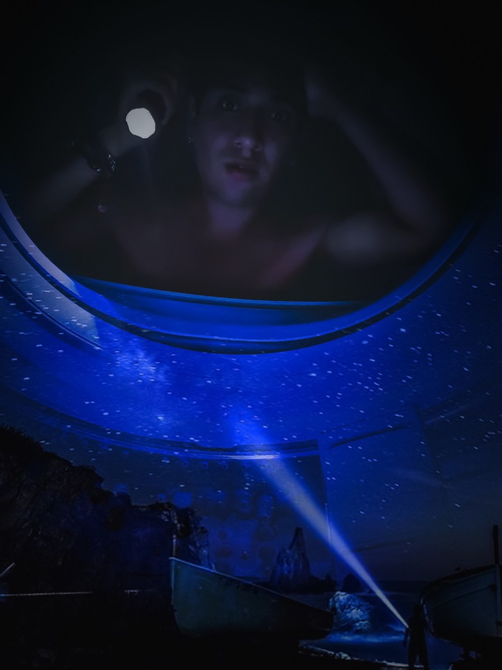 El día tiene ojos, la noche tiene oídos.