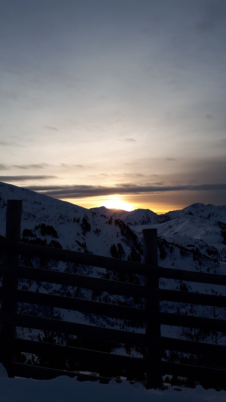 Sunset between the Mountains