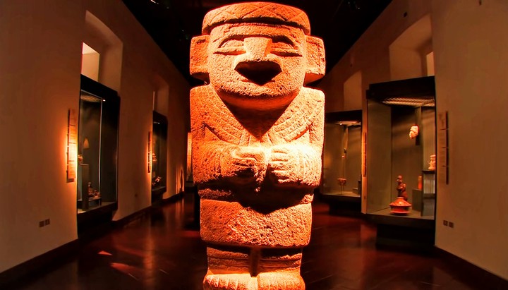 statue