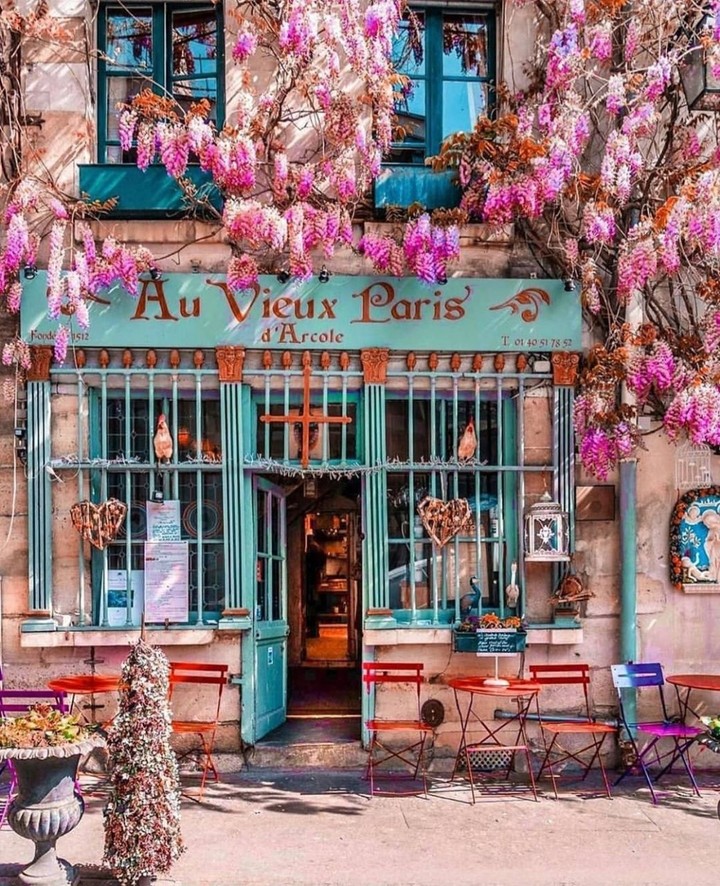 old cafeteria in Paris