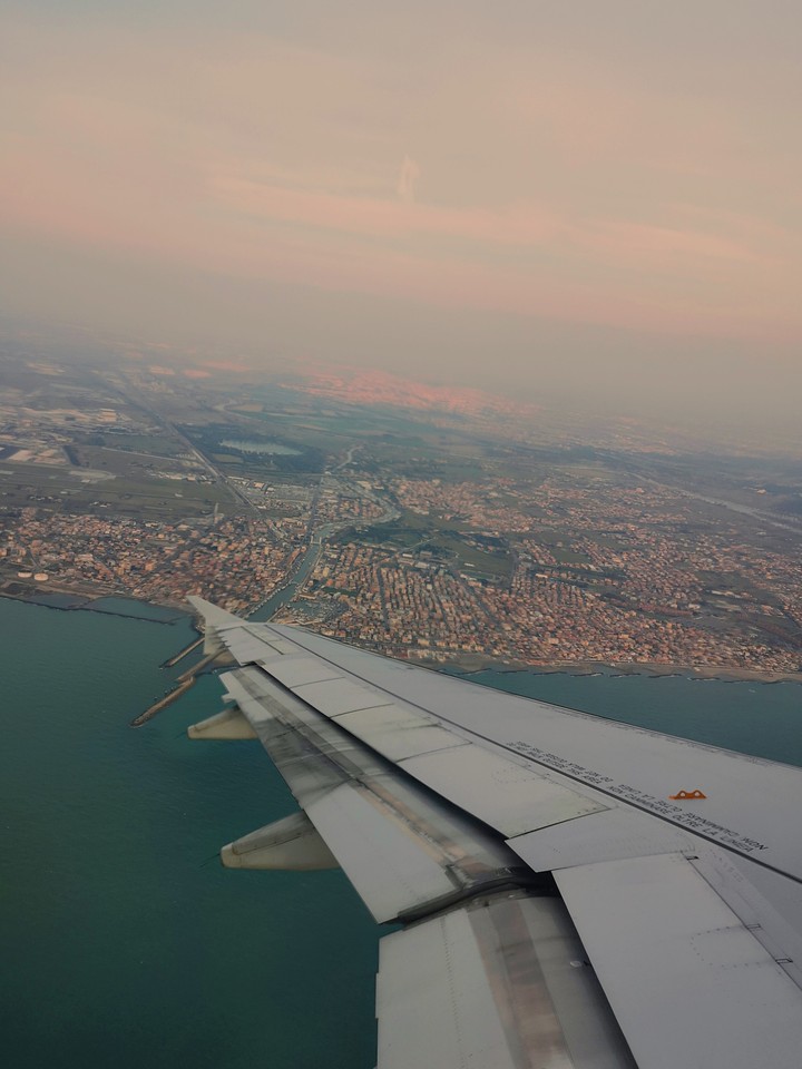 ✈️