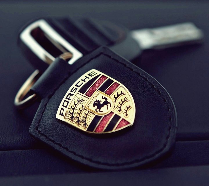 PORSCHE