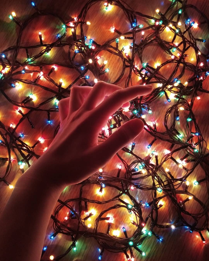 So cozy.  I love garlands.