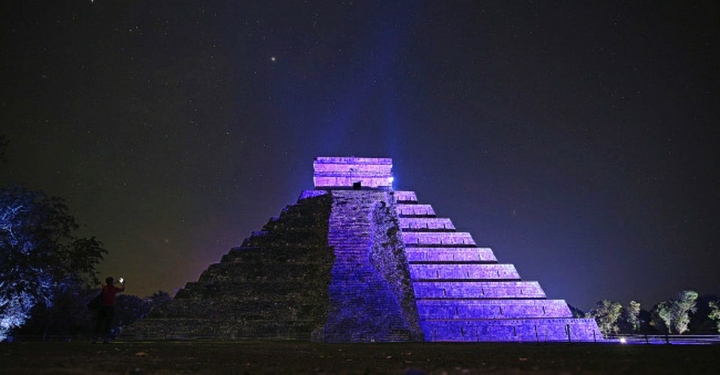 Chichen Itza Noche