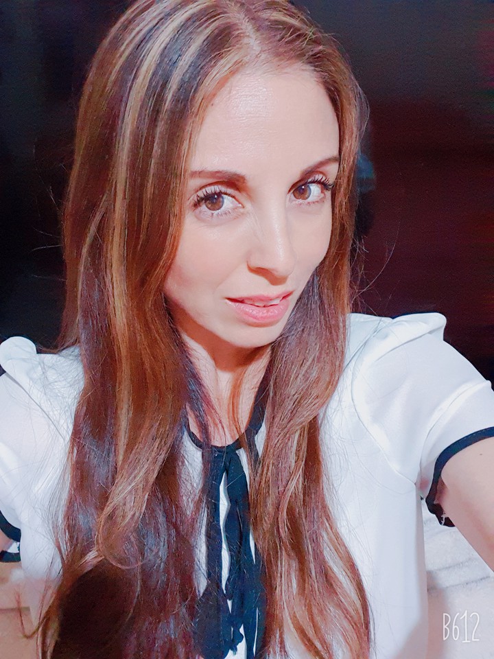 lady In white