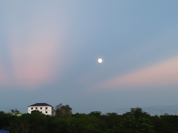 The moon~~