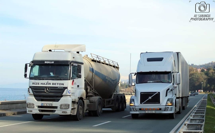 Mercedes benz Axor & Volvo VNL