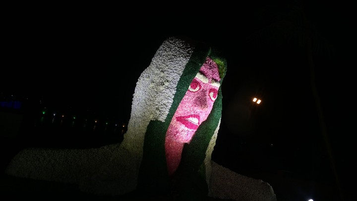 statue