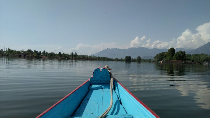 Nageen Lake , Kashmir