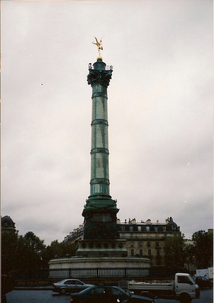 |(/•…•\)|