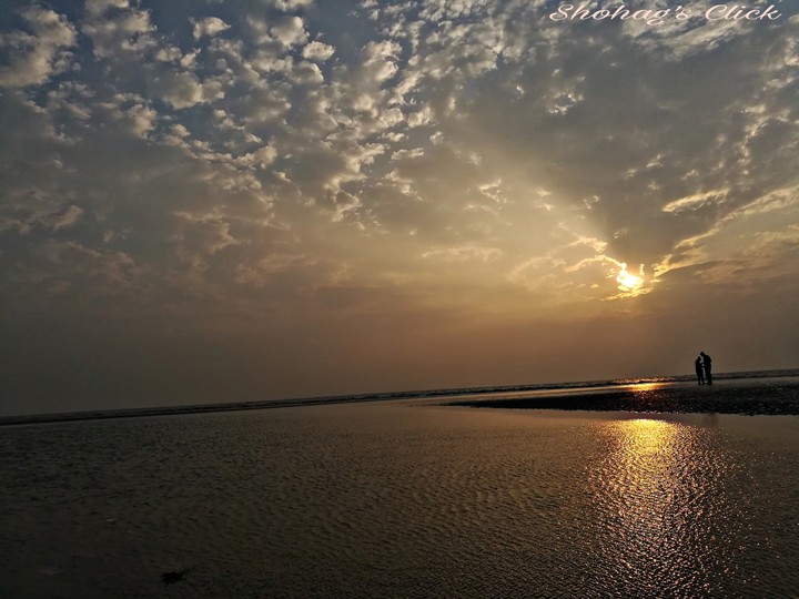 ভালবাসাময় সমুদ্র সূর্য