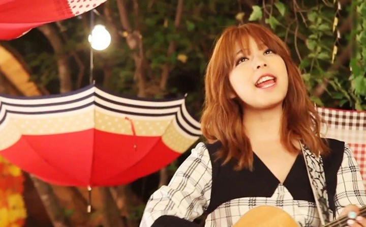 Juniel I think I'm in love music video wallpaper