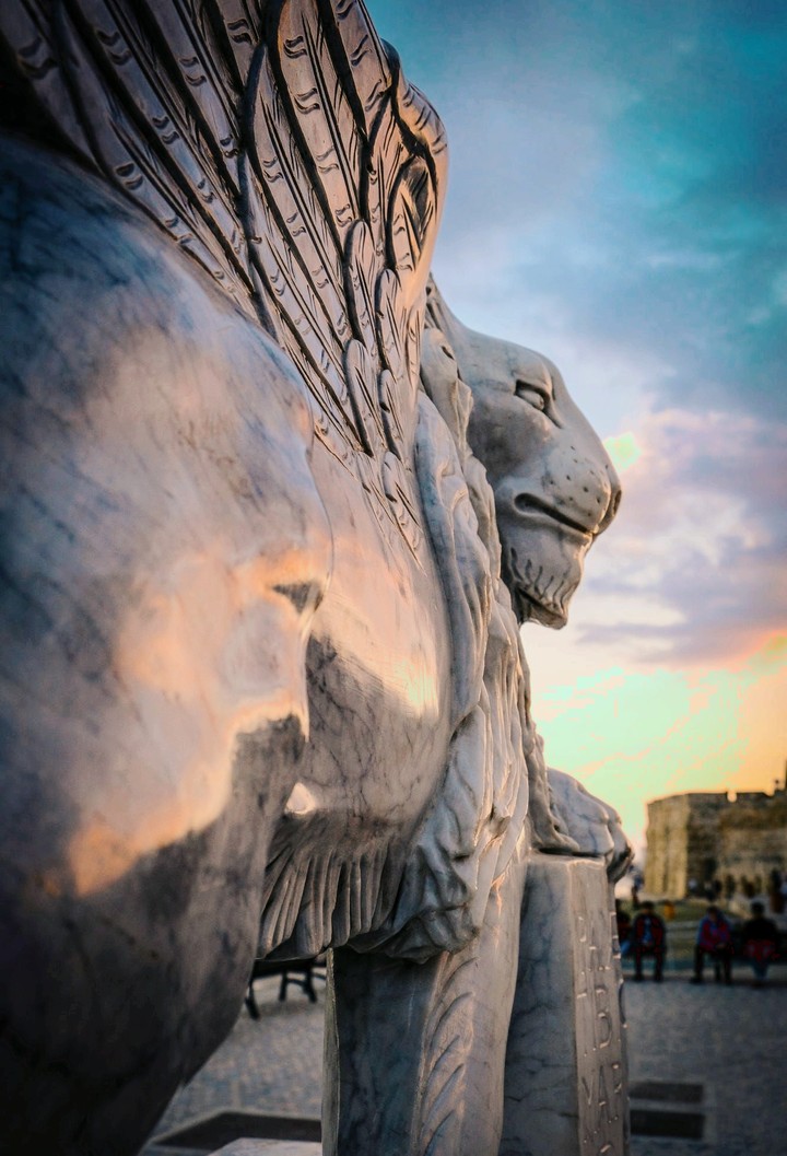 winged lion promenade