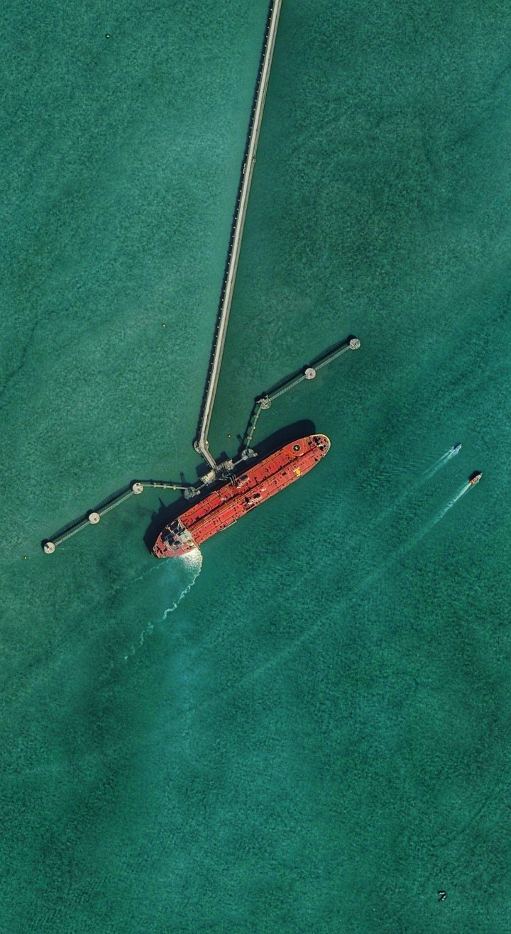 Oil tanker