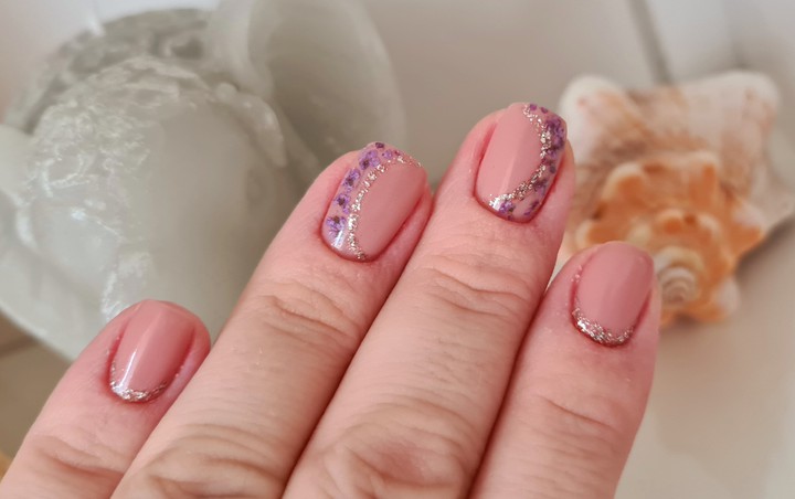 nail art dry flowers