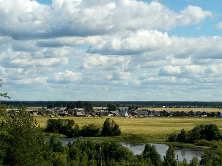 деревня у реки