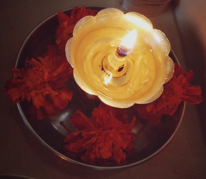 Let the divine essence enlighten us