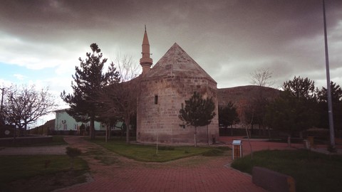 Dev Ali Türbesi