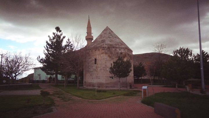 Dev Ali Türbesi