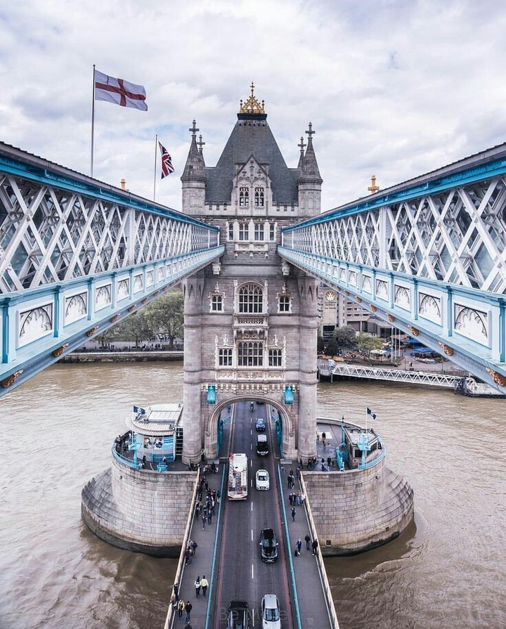 London Bridge