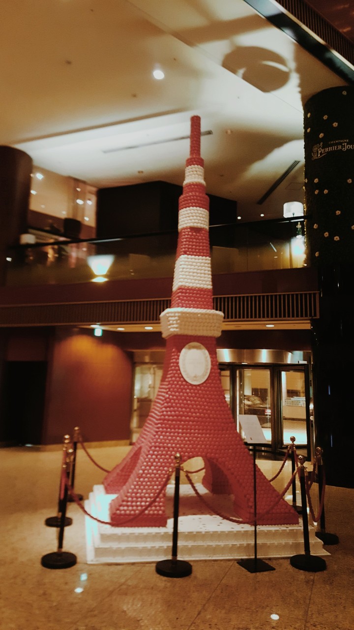 Tokyo Tower made of La Dale and Macaroon