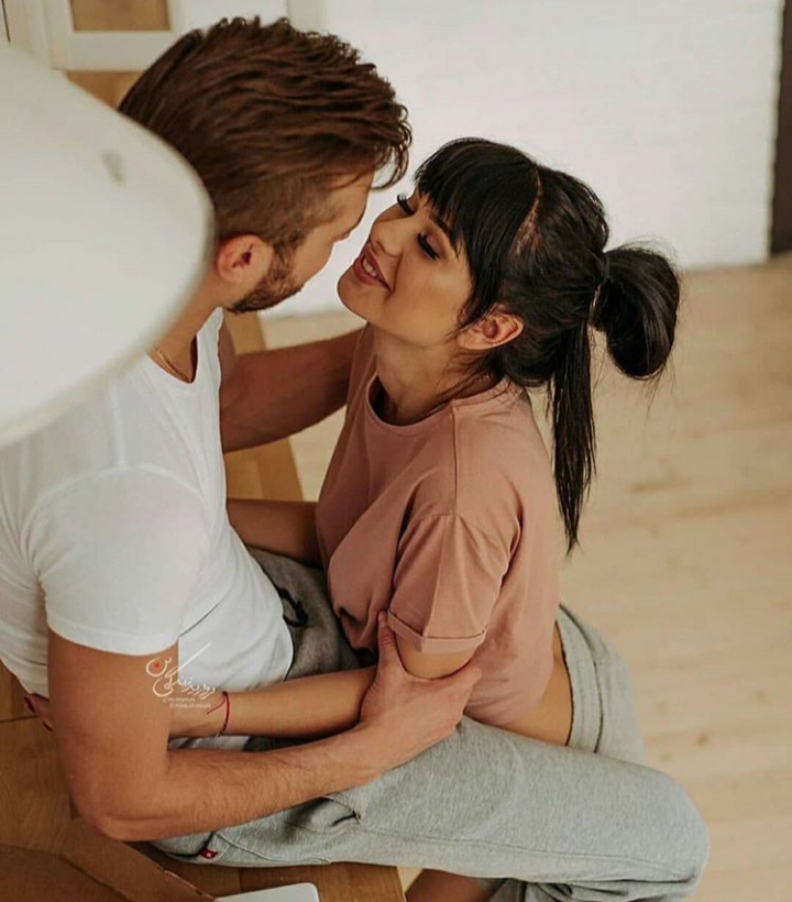 ،