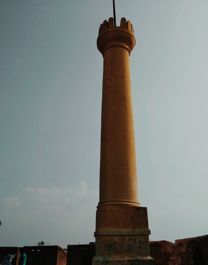 Buruzu Minar